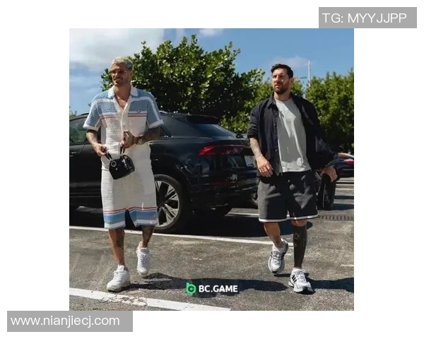 足球明星的时尚穿搭揭秘他们的衣服品牌与风格分析