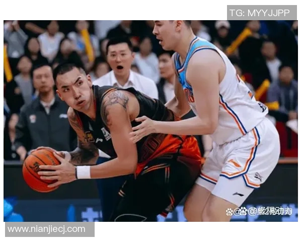 2018年CBA精彩对决山东队与八一队巅峰之战回顾与分析